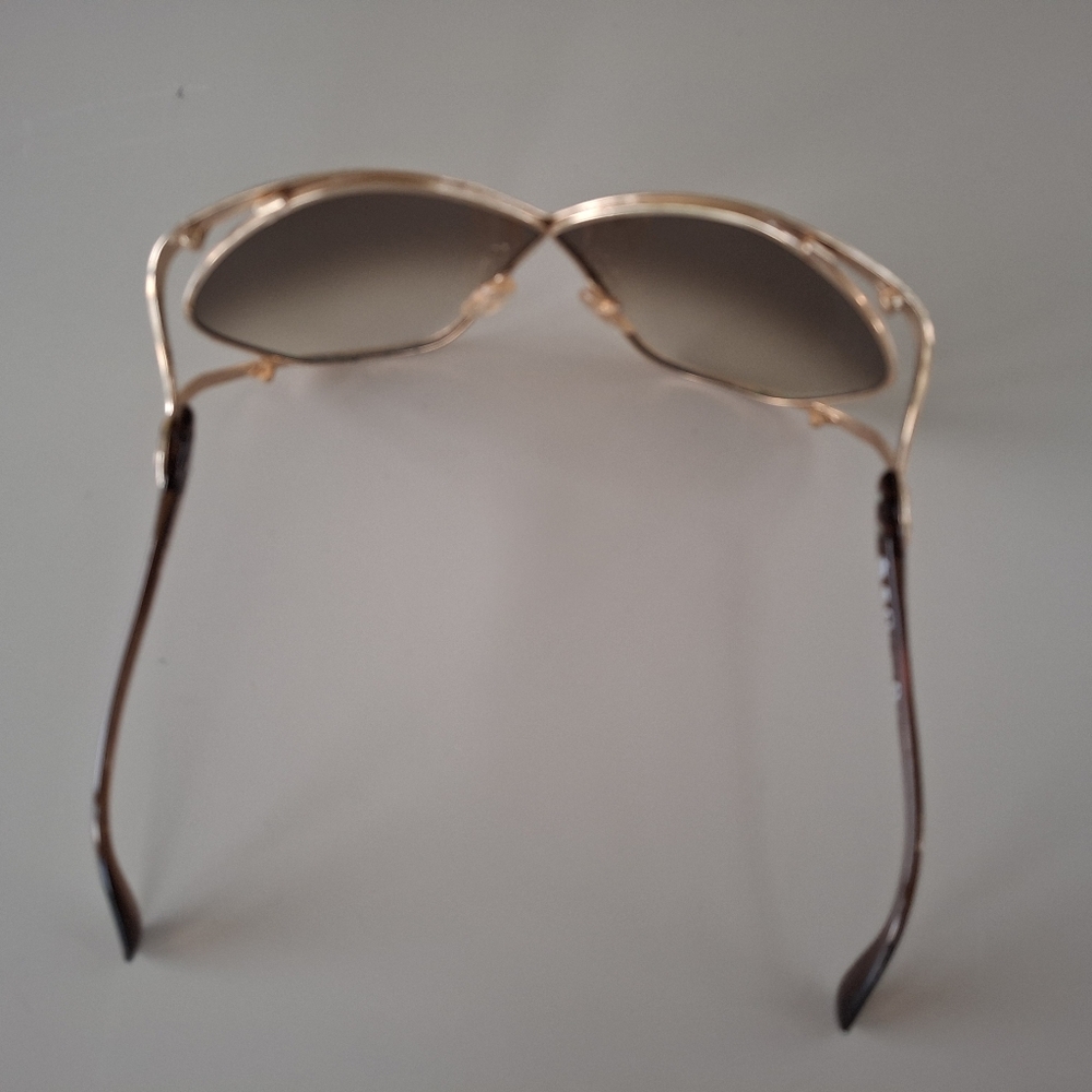 Christian Dior Elegant Gold Vintage Sunglasses - Picture 5 of 14